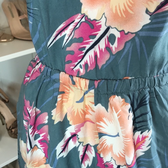 Roxy printed cutout romper size xs - Picture 3 of 8